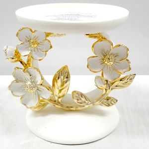 Flower Ring 3-Wick Candle Pedestal